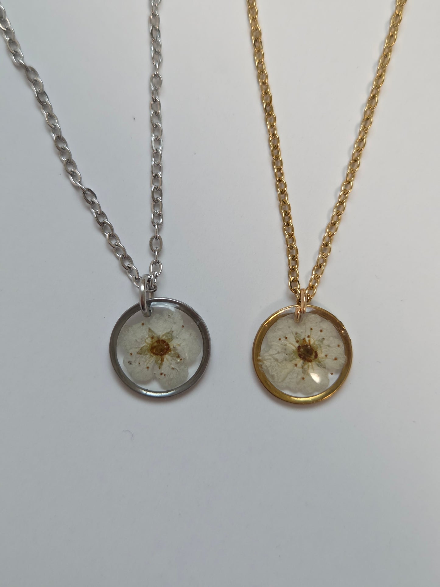 Collana con ciondolo - fiore bianco - 10mm