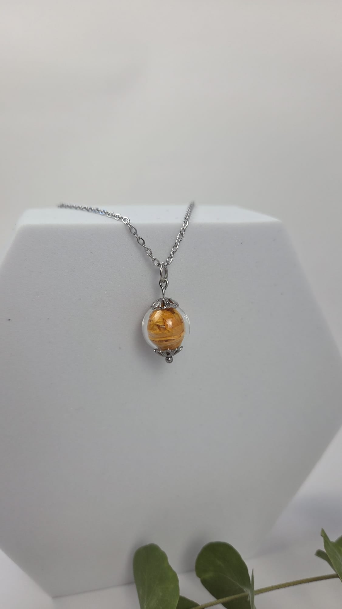 Halskette mit Glaskugel - Ringelblume
