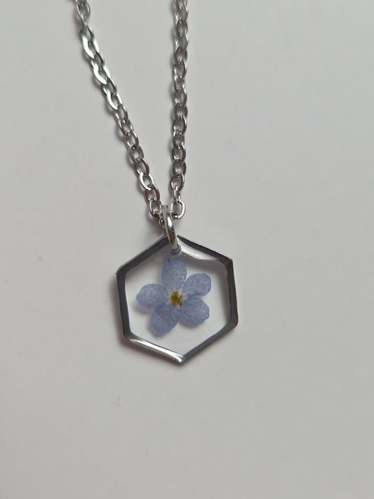 Halskette mit Anhänger - Vergissmeinnicht Sechseck - 10mm