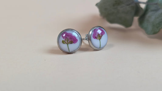 Ohrstecker mit Blume und Harz - Lila