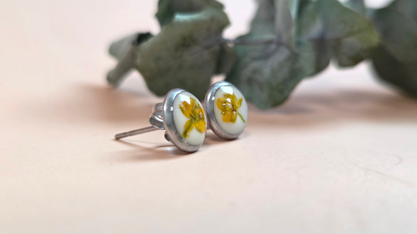 Ohrstecker mit Blume und Harz - Gelb
