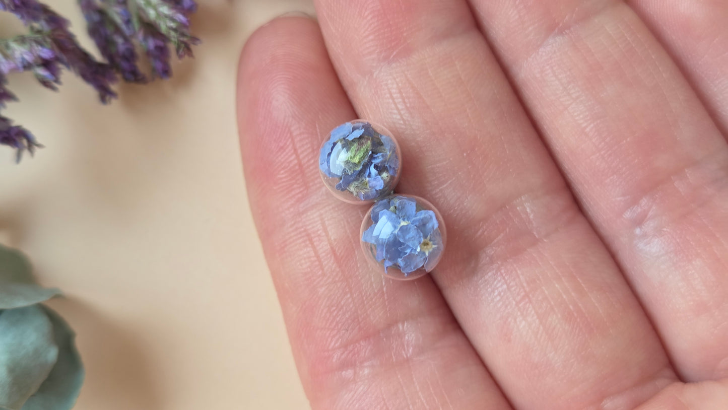 Ohrstecker mit Glaskugel - Vergissmeinnicht