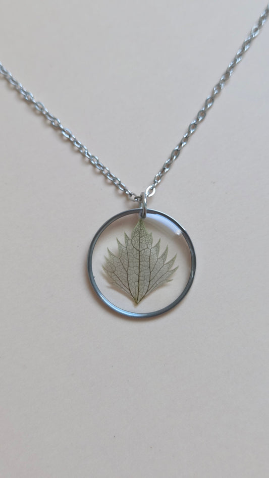 Halskette mit Anhänger - Blatt - 20mm