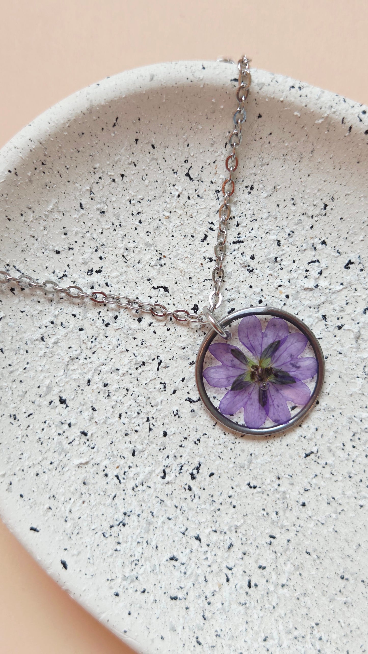 Necklace with pendant - stork's beak - 15mm