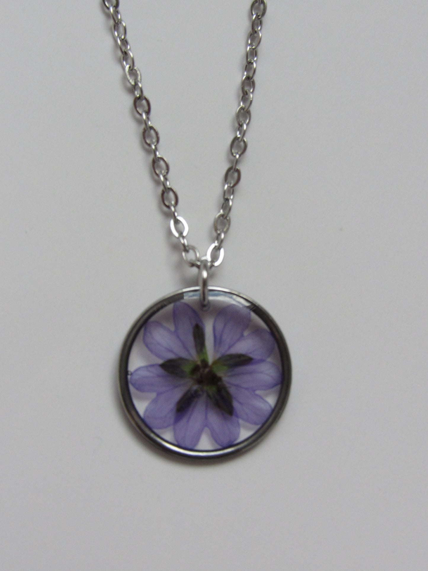 Necklace with pendant - stork's beak - 15mm