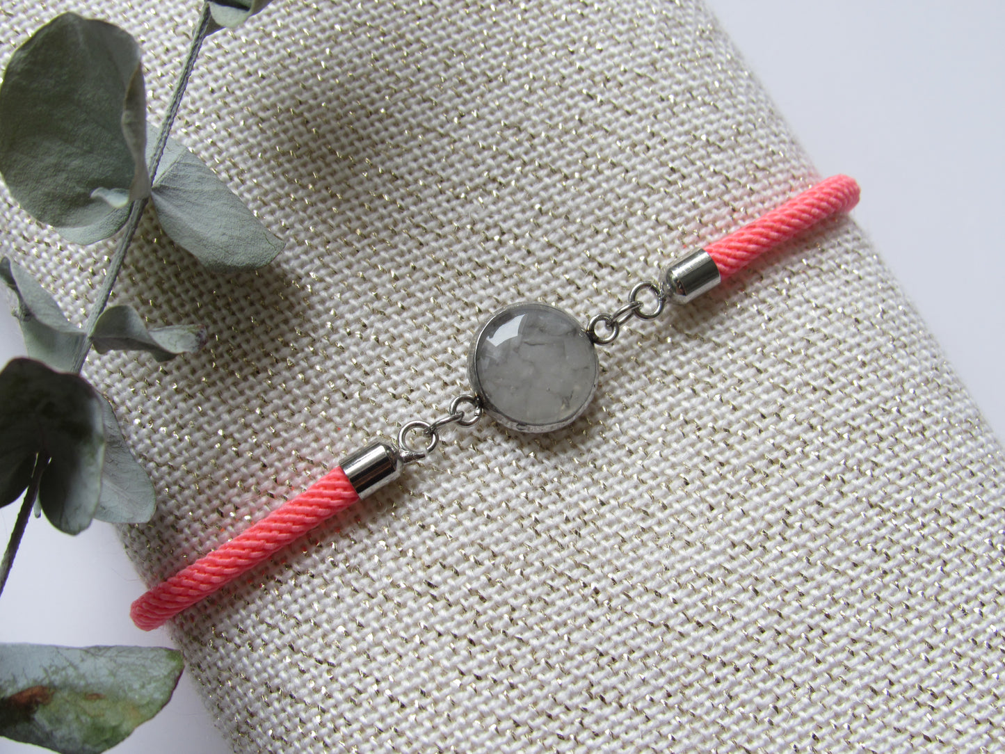 Kordelarmband mit Anhänger