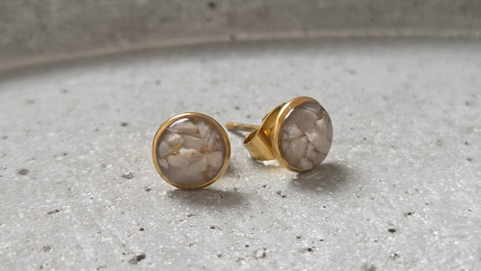 Ohrstecker mit Steinen und Harz