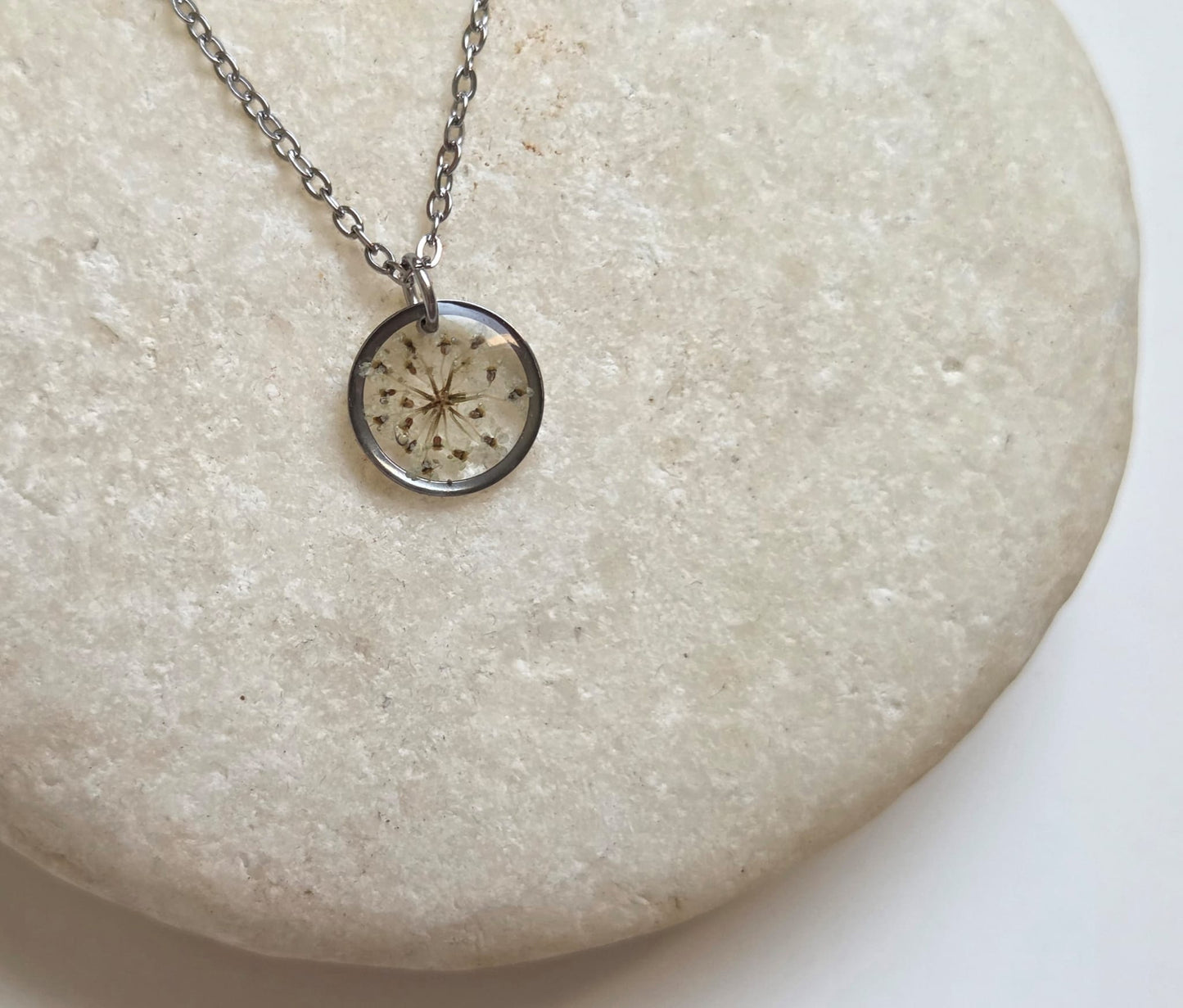 Halskette mit Anhänger - wilde Karotte - 10mm