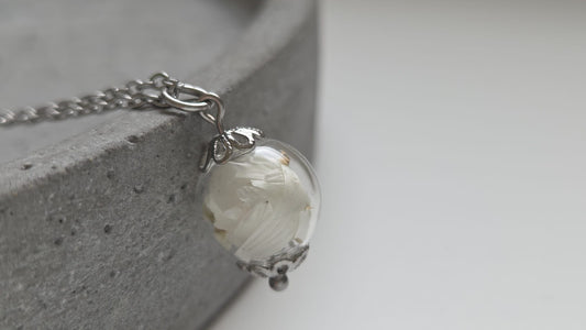 Halskette mit Glaskugel - Margerite